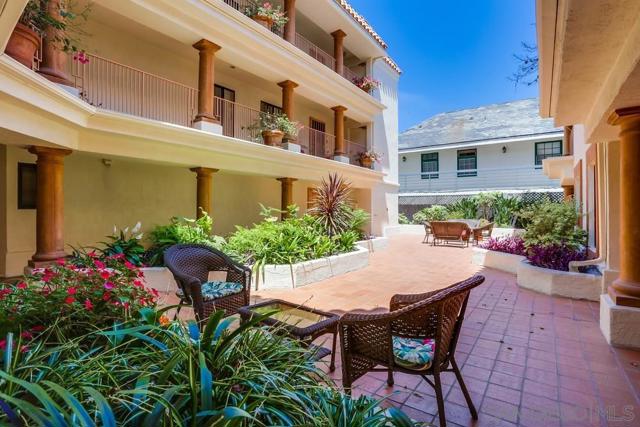 7560 Eads Ave, La Jolla CA: https://media.crmls.org/mediaz/0d21bfa6-028b-4fb5-aaae-5eefcc055cce.jpg