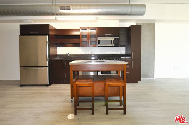 1111 S Grand Avenue, Los Angeles CA: https://media.crmls.org/mediaz/0d221baf-ef9f-4e57-a7ed-b110da7febe3.jpg