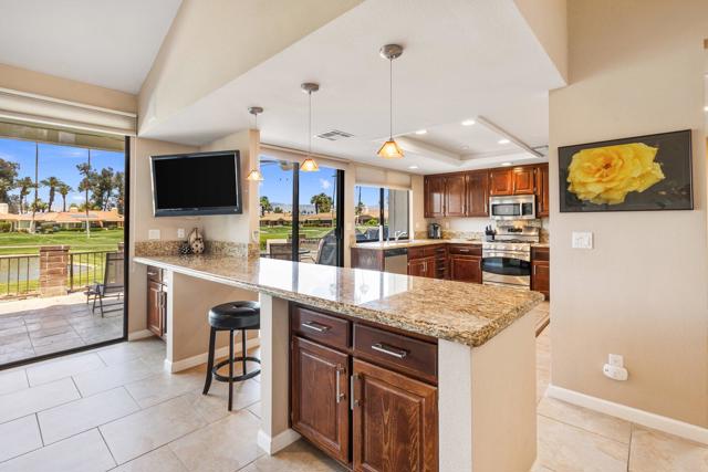 312 Castellana S, Palm Desert CA: https://media.crmls.org/mediaz/0d222178-b701-4af2-93d1-0eea63d5efa1.jpg