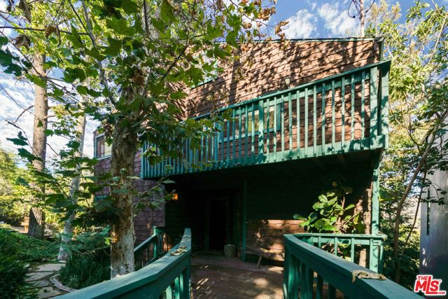 730 Basin Drive, Topanga CA: https://media.crmls.org/mediaz/0d22621b-a4cf-41c9-b055-4c1c880d97dc.jpg