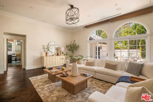 5 Bed Home for Sale in Los Angeles, California