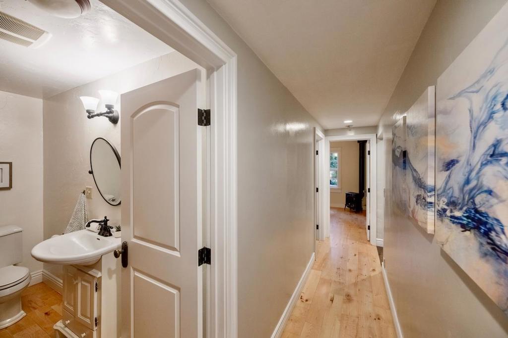 https://media.crmls.org/mediaz/0d22e20f-b3dc-40ff-8041-e0c8c4f34f4a.jpg?preset=X-Large