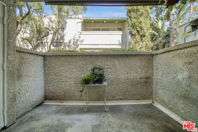 20134 Leadwell Street, Winnetka CA: https://media.crmls.org/mediaz/0d230b8b-684b-4d71-92e8-c5195bc725d4.jpg