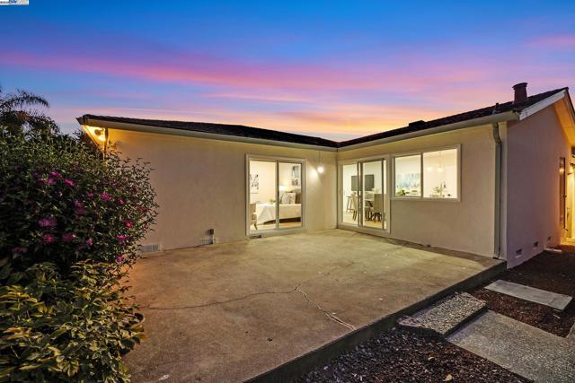 1942 Sherman Dr, Union City CA: https://media.crmls.org/mediaz/0d231844-15ff-41b9-941a-3db43270a0d2.jpg