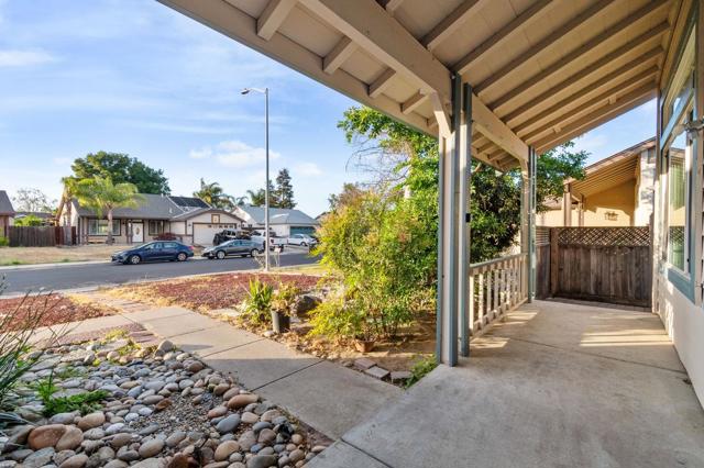 110 Walnut Meadows Court, Oakley CA: https://media.crmls.org/mediaz/0d2328bd-46c6-4d25-9f22-e496f19c78c6.jpg