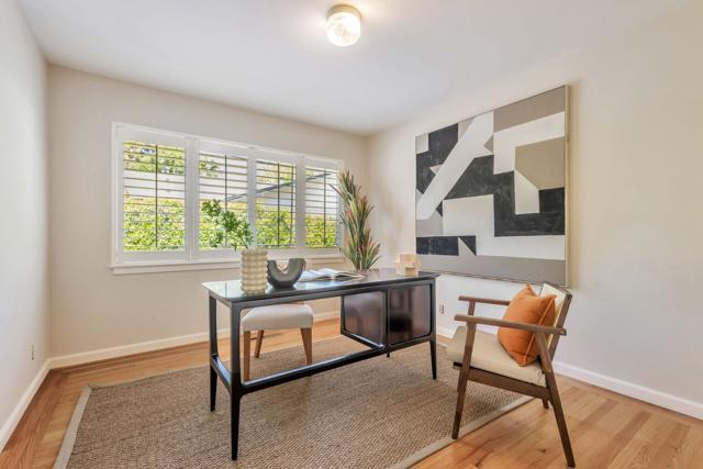 171 E Creek Drive, Menlo Park CA: https://media.crmls.org/mediaz/0d234ac1-2ecb-4159-a3df-59f1eeba211a.jpg