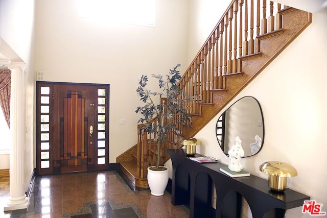 11502 Dona Teresa Drive, Studio City CA: https://media.crmls.org/mediaz/0d235fd6-9af1-4e03-81a9-4c639e409815.jpg