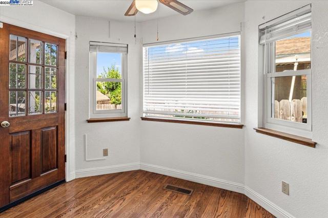 4095 Robin Ln, Castro Valley CA: https://media.crmls.org/mediaz/0d238903-095e-41c6-b73b-70fa354602e0.jpg