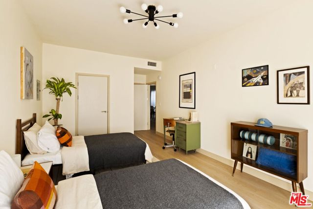 1717 Malcolm Avenue, Los Angeles CA: https://media.crmls.org/mediaz/0d23c51b-acd7-4392-9fa2-15ab6f875370.jpg