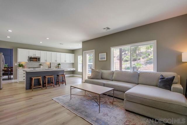3207 Meadow Side Pl, Escondido CA: https://media.crmls.org/mediaz/0d23cde9-d5fe-4b69-9052-4189f75c8ed0.jpg