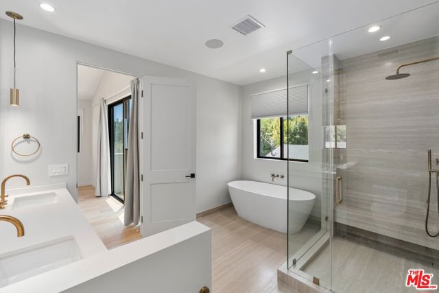 4647 Morse Avenue, Sherman Oaks CA: https://media.crmls.org/mediaz/0d248b02-08a7-4b07-b121-dc25ae9cae62.jpg