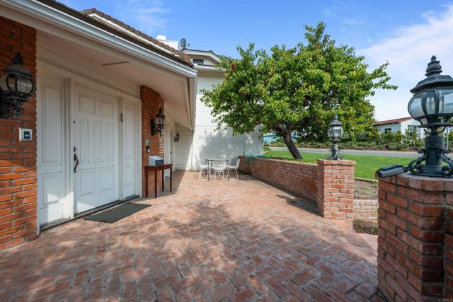 855 Country Club Drive, Chula Vista CA: https://media.crmls.org/mediaz/0d253910-f93d-49f3-b4a4-35ab1acebbe5.jpg