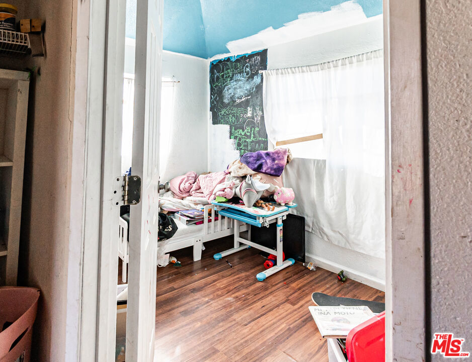 https://media.crmls.org/mediaz/0d253d69-d4a6-4c4c-a8bc-777c18e6687a.jpg?preset=X-Large