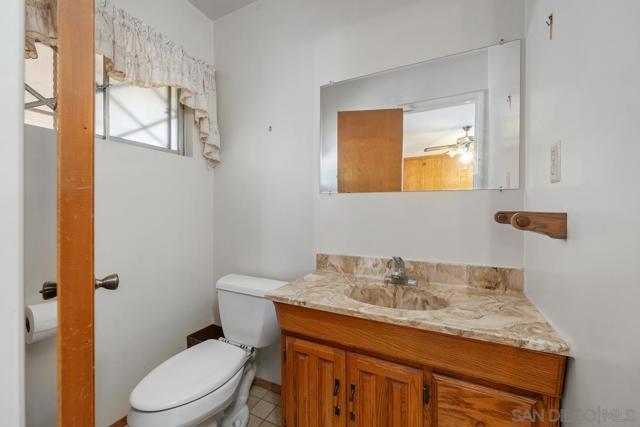 5824 Kent Pl, San Diego CA: https://media.crmls.org/mediaz/0d25da28-7034-48a9-955f-00edbe8507a3.jpg