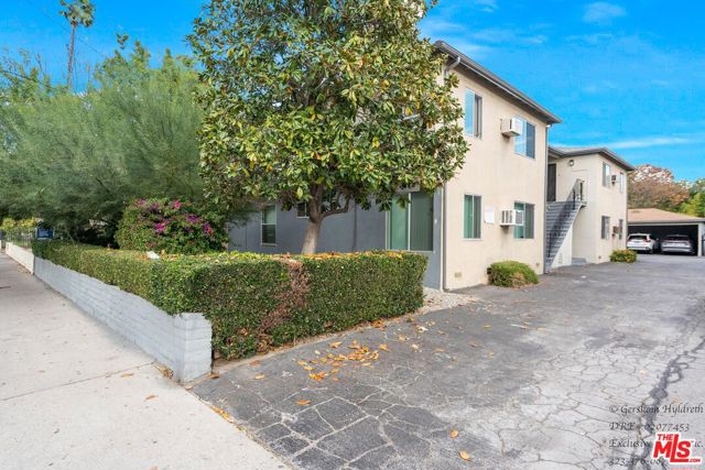 6640 Woodman Avenue, Van Nuys CA: https://media.crmls.org/mediaz/0d263534-bf3b-4130-b787-76227169e632.jpg