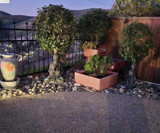 8040 Kelok Way, Clayton CA: https://media.crmls.org/mediaz/0d265a3b-e0a2-475a-83ac-53509ed2c4d1.jpg