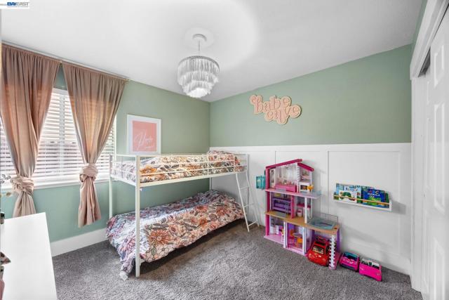 502 Chablis Way, Manteca CA: https://media.crmls.org/mediaz/0d27349f-7903-4907-aabd-016ddd0bf424.jpg