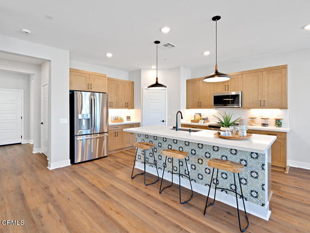 Detail Gallery Image 5 of 18 For 104 Gray Pine Way, Piru,  CA 93040 - 3 Beds | 2/1 Baths