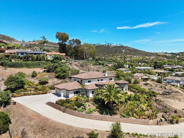 2342 CARIOCA PL, Vista CA: https://media.crmls.org/mediaz/0d274cb7-2da2-4649-8dbe-05b55cd5c7c6.jpg
