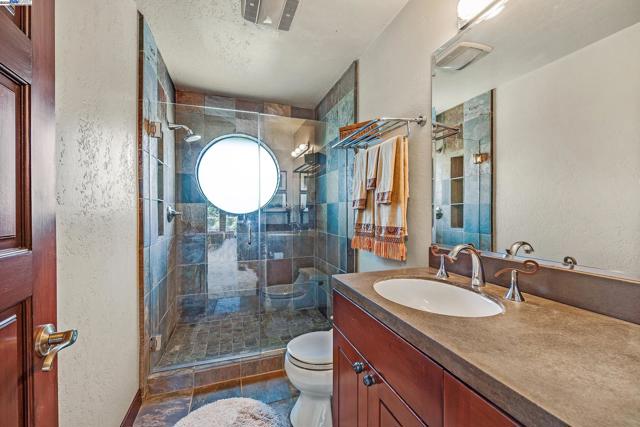 141 Ray St, Pleasanton CA: https://media.crmls.org/mediaz/0d279939-d096-414c-aa74-2616857daceb.jpg