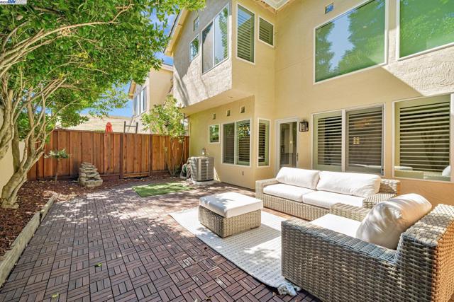 6192 Lakeview Cir, San Ramon CA: https://media.crmls.org/mediaz/0d27e889-a57d-4a45-8e79-28917780b05a.jpg