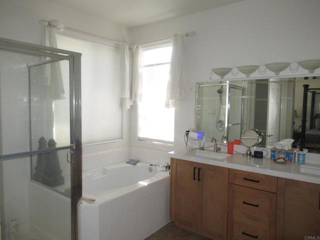 Detail Gallery Image 12 of 39 For 6033 Patmos Way, Oceanside,  CA 92056 - 2 Beds | 2/1 Baths