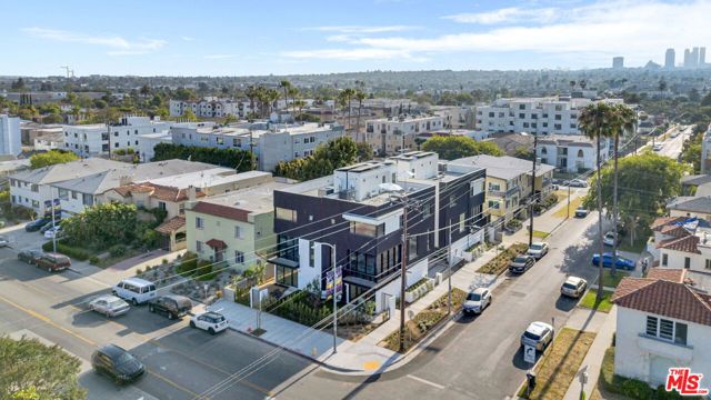 5868 Saturn Street, Los Angeles CA: https://media.crmls.org/mediaz/0d28e695-2980-43f1-aaca-8e958d71e78e.jpg