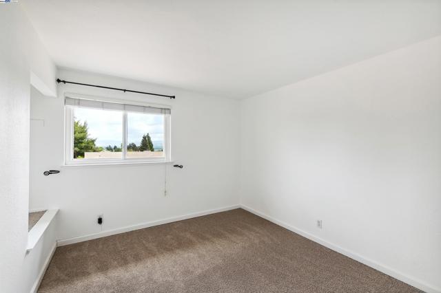8658 Fenwick Way, Dublin CA: https://media.crmls.org/mediaz/0d296262-9d92-43fd-a869-92231be31a84.jpg