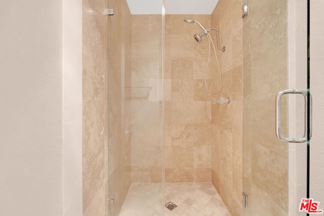321 N Oakhurst Drive, Beverly Hills CA: https://media.crmls.org/mediaz/0d297dc8-0373-484d-9bd8-244a2da079e9.jpg