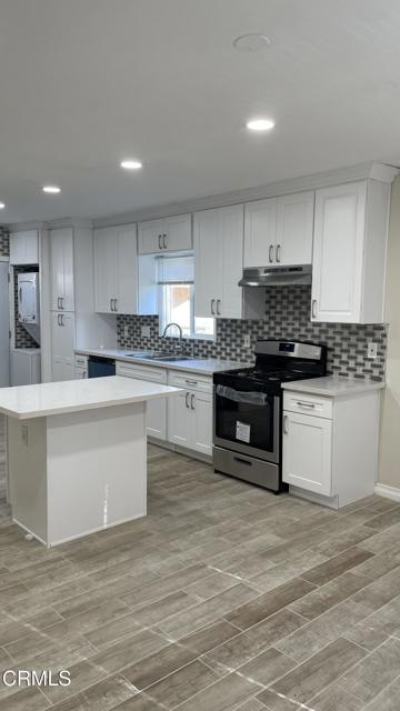 862 Sunset Avenue, Pasadena CA: https://media.crmls.org/mediaz/0d29e779-4704-4857-adc9-bdf4cf8c18c9.jpg