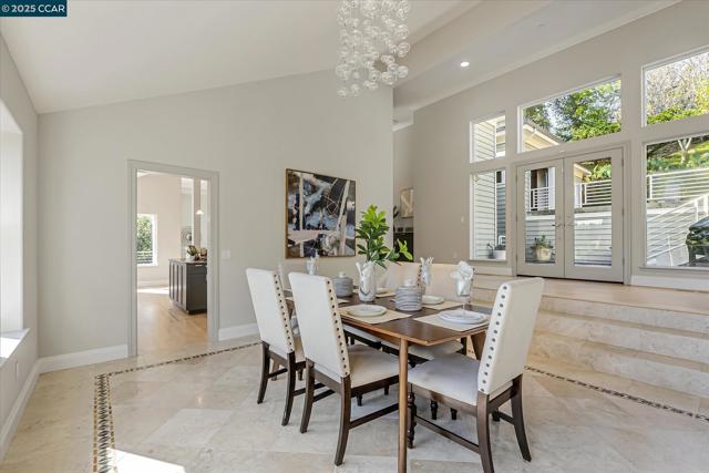 4 Berrybrook Hollow, Orinda CA: https://media.crmls.org/mediaz/0d2a21b7-8bb0-488f-926c-d5460084423e.jpg