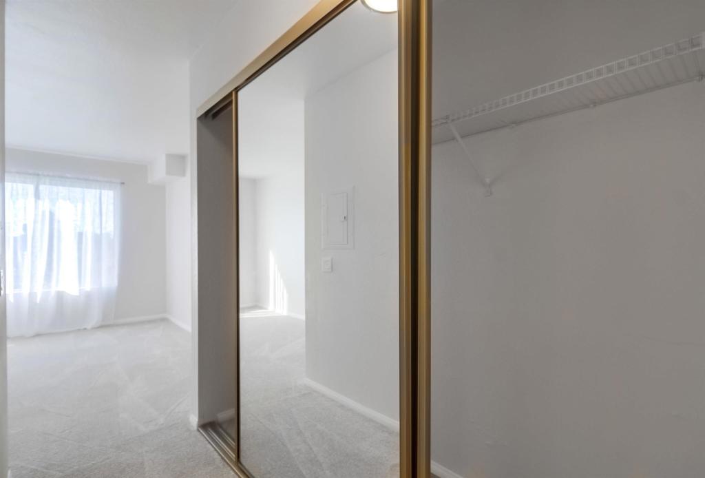 https://media.crmls.org/mediaz/0d2a2d65-40af-4887-8aab-31e295c14c39.jpg?preset=X-Large