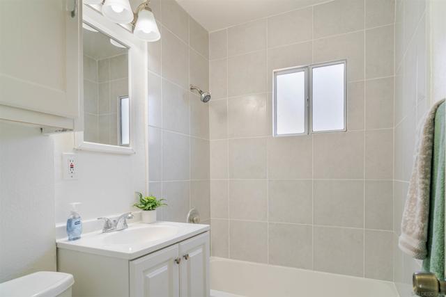260 E St, Chula Vista CA: https://media.crmls.org/mediaz/0d2a6891-381f-44df-bfca-4847e54c3539.jpg