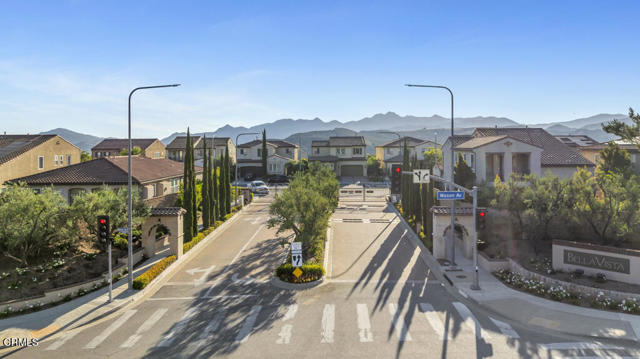 11806 Ricasoli Way, Porter Ranch CA: https://media.crmls.org/mediaz/0d2ab99b-b35d-4d11-bf53-74c4a4cd5ab5.jpg