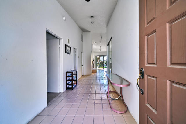 10317 Sunningdale Drive, Rancho Mirage CA: https://media.crmls.org/mediaz/0d2ad9aa-8d3e-4ad8-a31d-5eb31162aef0.jpg
