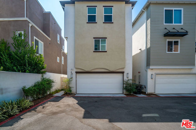 515 Daniel Freeman Circle, Inglewood CA: https://media.crmls.org/mediaz/0d2bf18b-6139-4283-95b2-6366bad75c1f.jpg