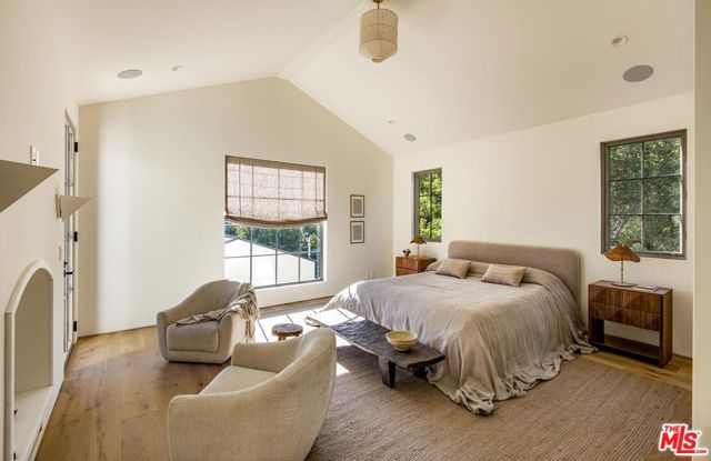 4209 Vantage Avenue, Studio City CA: https://media.crmls.org/mediaz/0d2c9803-7897-4ae1-8f79-dab02877354b.jpg