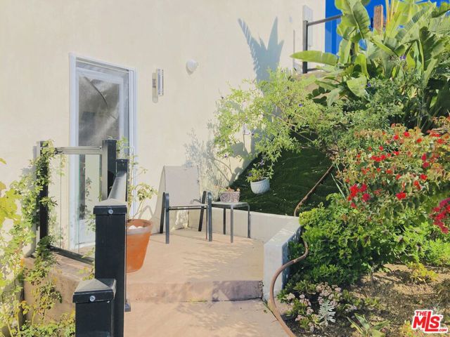 5787 Calpine Drive, Malibu CA: https://media.crmls.org/mediaz/0d2d0e22-825f-4174-9dbd-be34f62d196b.jpg