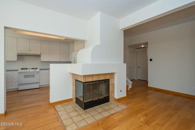 140 Windrose Drive, Newbury Park CA: https://media.crmls.org/mediaz/0d2d4e2e-e381-45e9-8c4a-90017c5c1d64.jpg