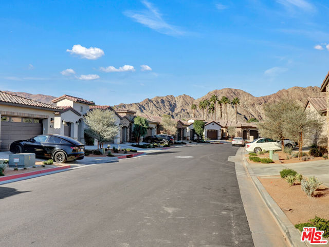80240 Platinum Way, La Quinta CA: https://media.crmls.org/mediaz/0d2deb21-8994-4be2-af99-fd4c9465434c.jpg