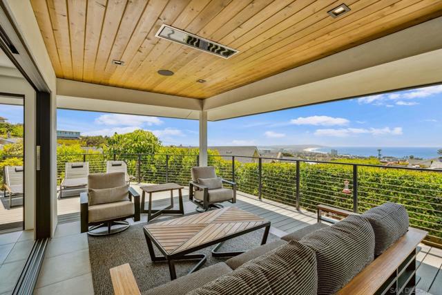 5560 Moonlight Lane, La Jolla CA: https://media.crmls.org/mediaz/0d2e0a75-209d-407c-88c9-e26a9f3f162e.jpg