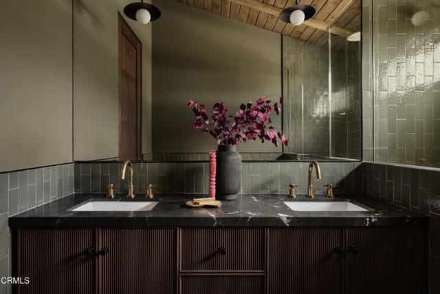 Detail Gallery Image 24 of 44 For 12406 La Maida St St, Los Angeles,  CA 91607 - 4 Beds | 4/1 Baths