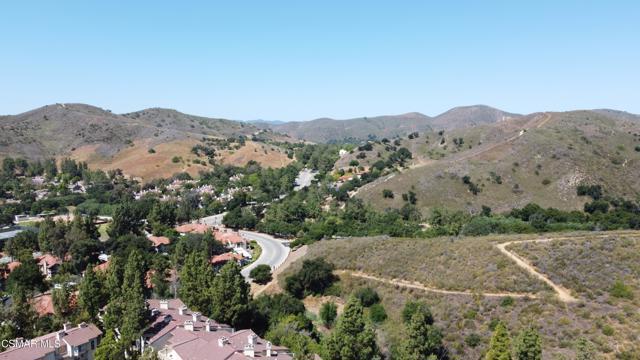 5824 Oak Bend Lane, Oak Park CA: https://media.crmls.org/mediaz/0d2e1cd6-c1d7-4d3a-9ed9-8465c588d470.jpg