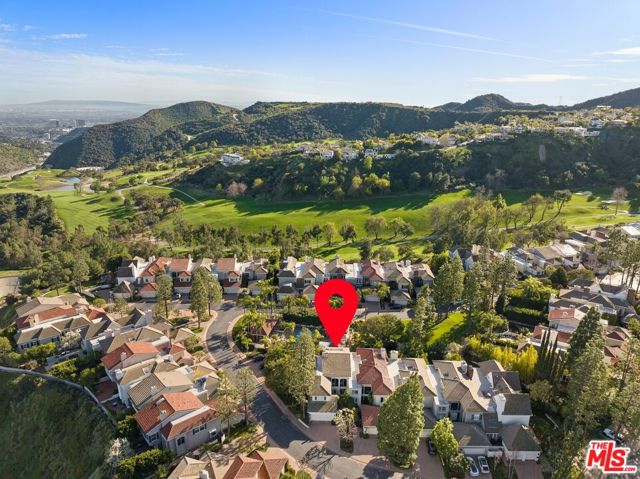 12320 Ridge Circle, Los Angeles CA: https://media.crmls.org/mediaz/0d2e446e-f0b3-4433-a073-01e8317fa93d.jpg