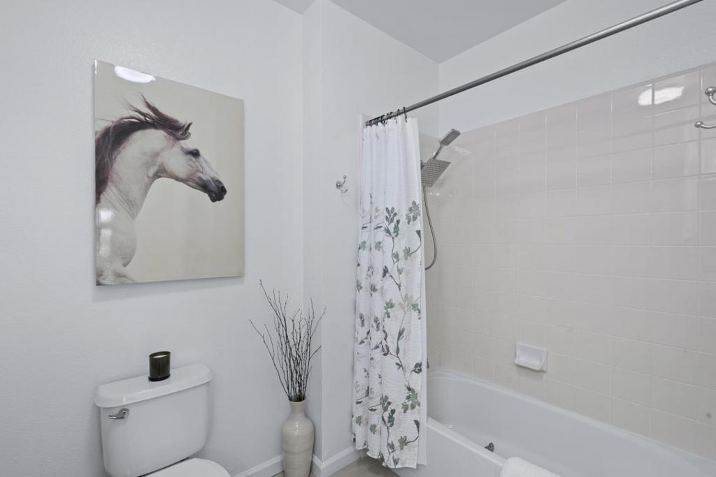 https://media.crmls.org/mediaz/0d2e6937-5883-42e9-81b0-c875eaff2348.jpg?preset=X-Large
