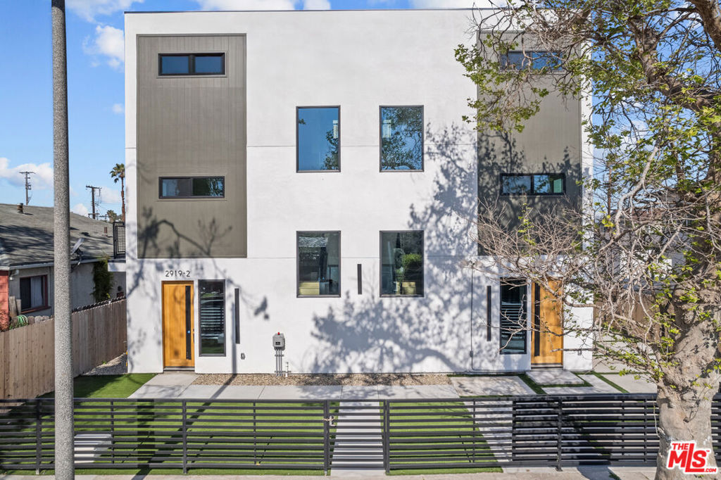 2923 Burnside Avenue #1