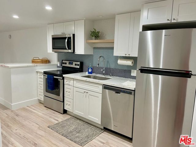 2506 Zorada Drive, Los Angeles CA: https://media.crmls.org/mediaz/0d2ea8e6-ec7e-475e-9a3a-45373821dc1c.jpg