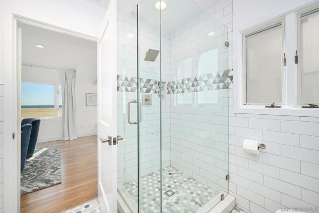 206 E E Oceanfront, Newport Beach CA: https://media.crmls.org/mediaz/0d3026c3-dcd9-4ce4-aa78-d6b878f62261.jpg