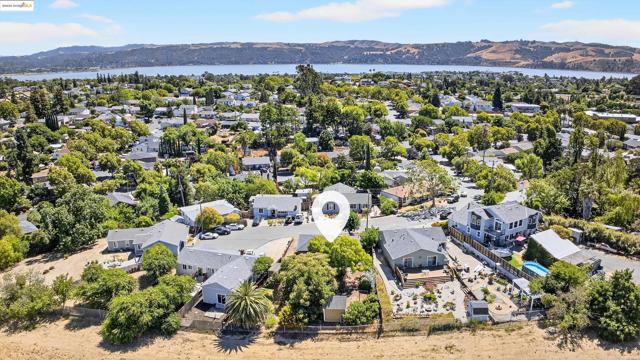 41 Corte Dorado Ct., Benicia CA: https://media.crmls.org/mediaz/0d308624-b0e8-43b6-af41-a9610c872aae.jpg