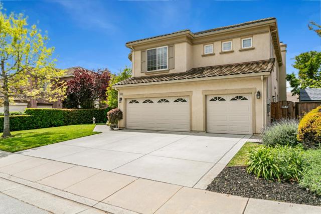18345 Serra Avenida, Morgan Hill CA: https://media.crmls.org/mediaz/0d309de9-c08d-41c6-b420-fec02382dac9.jpg